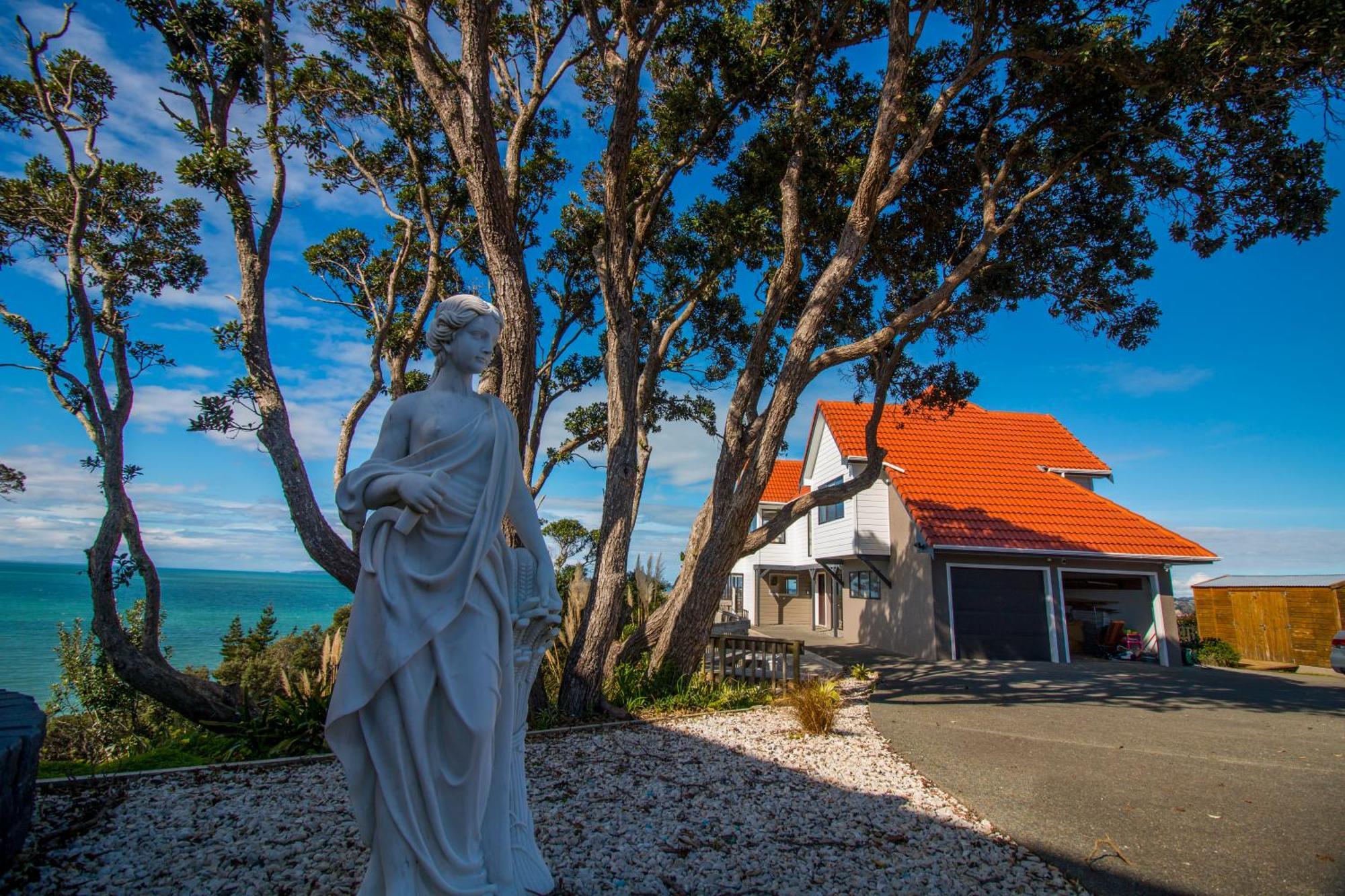 Cliff * Orewa